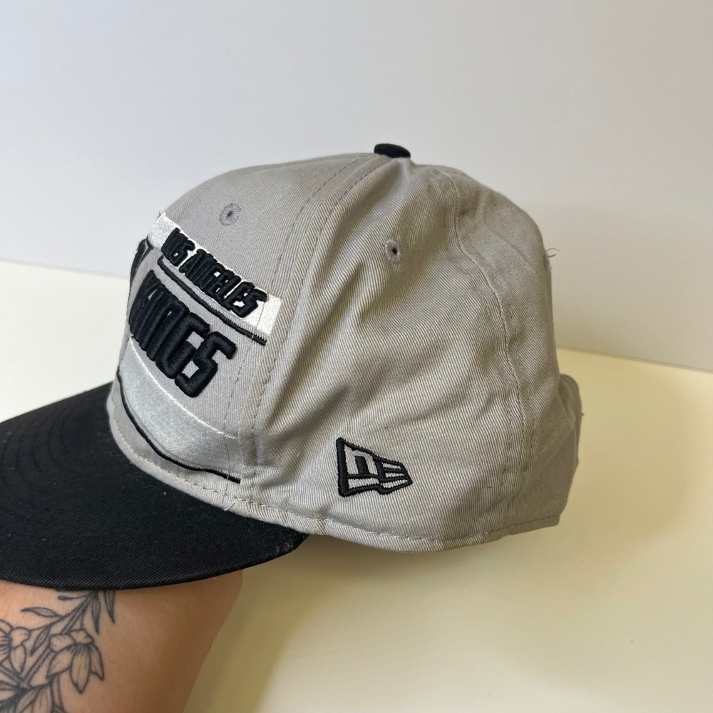New Era Los Angeles Kings 9FIFTY Snapback Hat NHL Vintage Hockey Grey Black - Picture 2 of 5